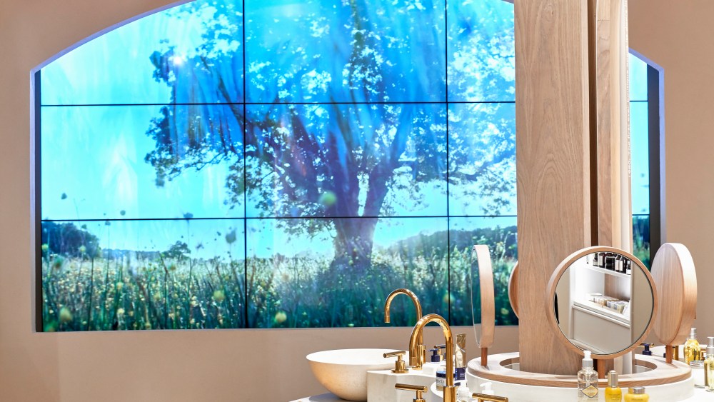 L'Occitane smart beauty fitting room