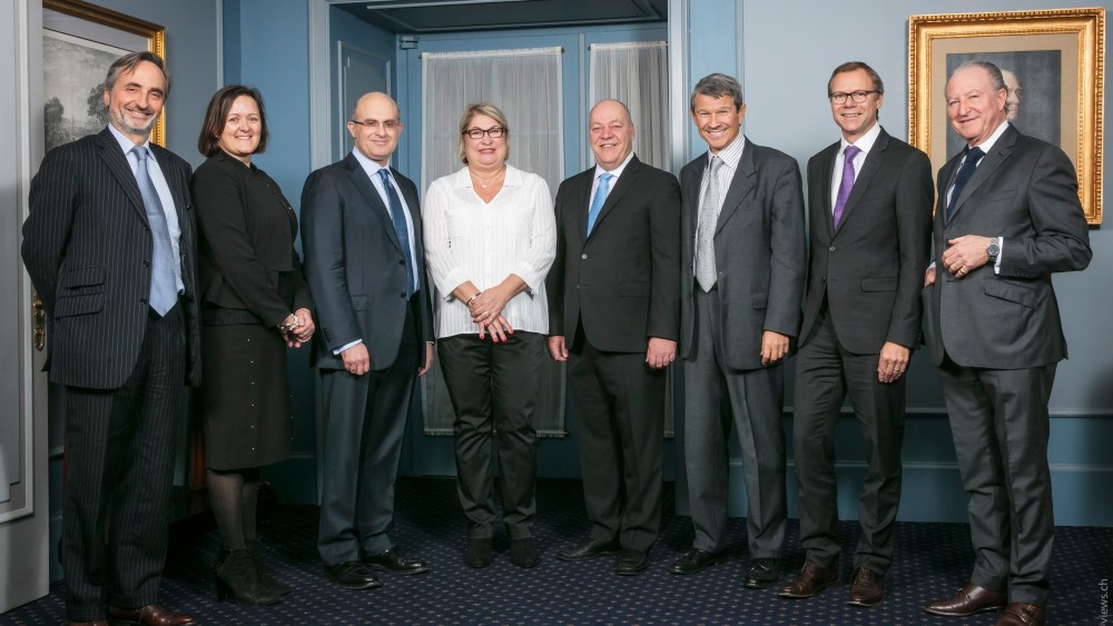 The two new master perfumers (center).