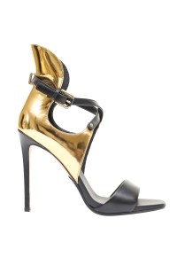 A minimalist Balmain heel.