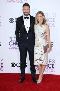 Joel McHale Sarah Williams Peoples Choice Awards 2017