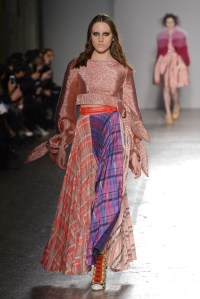 Daizy Shely RTW Fall 2017 show.