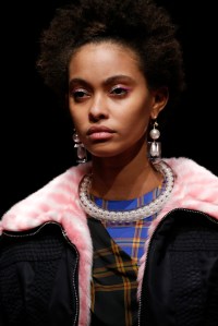 Details at Marco De Vincenzo RTW Fall 2017