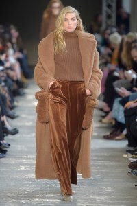 Max Mara RTW Fall 2017