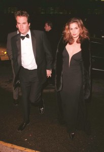 CINDY CRAWFORDDUSTIN HOFFMAN TRIBUTE AT WALDORF ASTORIA HOTEL, NEW YORK, AMERICA, 1998