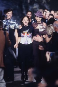Stella McCartney on the runway with models Fernanda Tavares and Eva Herzigova during the finale of her Fall 1999 Ready-To-Wear collection for Chloe.