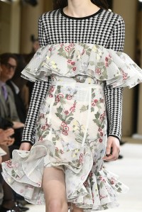 Details at Giambattista Valli RTW Fall 2017