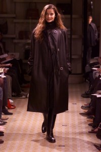 A look from Herms Fall 2000 collection designed by Martin Margiela