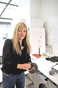 Women Fashion Designers: Sarah Burton, Alexander McQueen