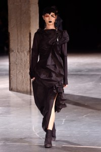 Yohji Yamamoto RTW Fall 2017