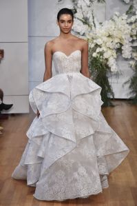 Monique Lhuilier Bridal Spring 2018