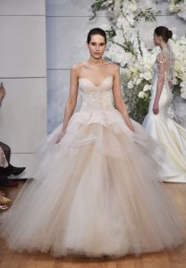 Monique Lhuilier Bridal Spring 2018
