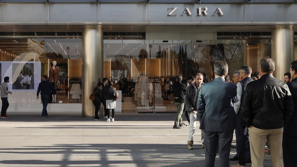 People wait for the opening of the world's biggest Zara store in Madrid, Spain, 07 April 2017. The Spanish clothing retailer's store measures 6,000 square meters and is located in downtown Madrid.Zara opens its' biggest worldwide store in Madrid, Spain.