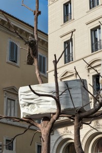 The Giuseppe Penone sculpture in front of the Fendi flagship.