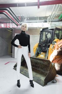 A model wearing PrestonÕs designs at the event.