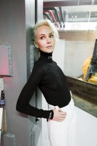 A model wearing PrestonÕs designs at the event.