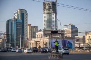 A policeman directs traffic in Ulaanbaatar, Mongolia on March 20, 2017. Photographer: Taylor Weidman