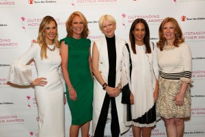 Top Beauty and Retail Leaders Honored at 2017 Outstanding Mothers Awards