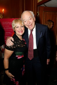 Top Beauty and Retail Leaders Honored at 2017 Outstanding Mothers Awards