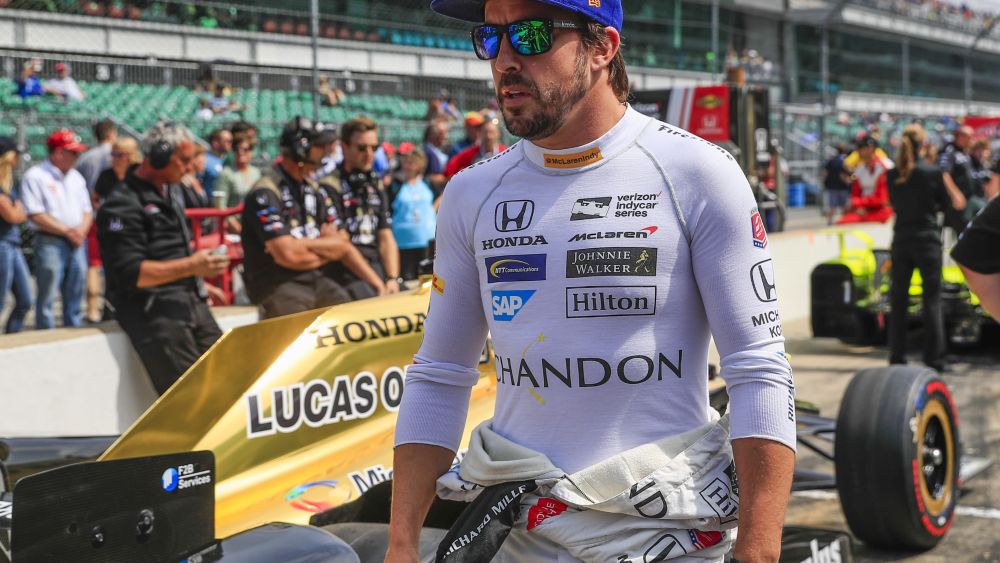 Fernando AlonsoIndianapolis 500 qualifying, USA - 20 May 2017Spanish driver Fernando Alonso of Andretti Autosport walks in pit row while waiting his turn to qualifying for the Indianapolis 500 auto race at the Indianapolis Motor Speedway in Indianapolis, Indiana, 20 May 2017. The 101st running of the Indianapolis 500 is scheduled to race on 28 May 2017.