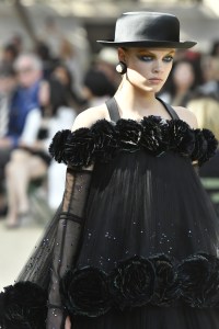 Details at Chanel Couture Fall 2017