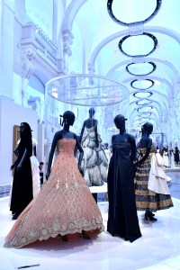 Designs by Maria Grazia Chiuri, Gianfranco Ferré and Christian Dior in the Dior exhibition at Les Arts Décoratifs. In the center, Christian Dior’s Junon dress.