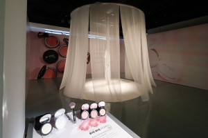 The 'It Cosmetics’ ExhibIT.'
