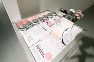 The 'It Cosmetics’ ExhibIT.'