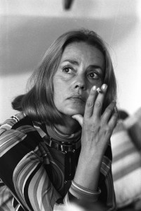 Jeanne Moreau smoking at home