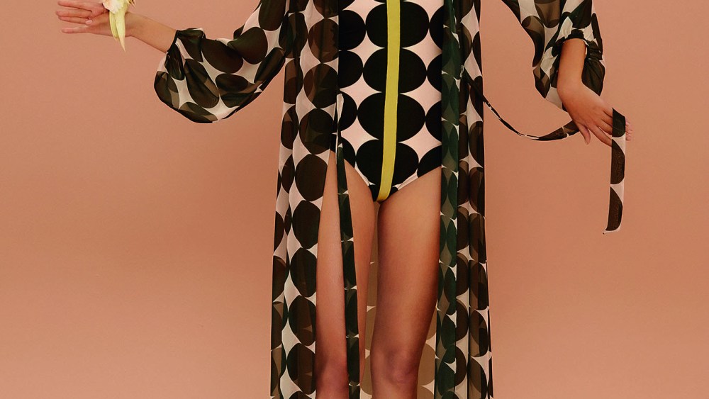 A look from Adriana Degreas.