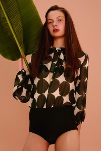 A look from Adriana Degreas.