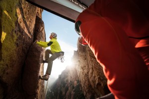 37.5 set up a pop-up on the side of a rock climb.