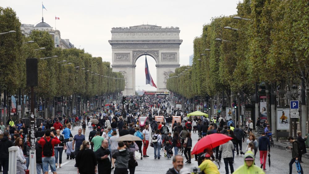 Paris' Avenue des Champs-Élysées.