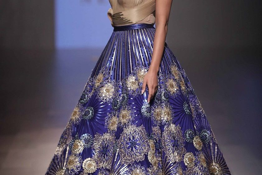 Bollywood star Esha Gupta for designer Amit Aggarwal at Lakme Fashion Week Winter Festive 2017.