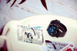 Marc Jacobs launches hybrid smartwatch.