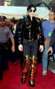 MICHAEL JACKSON Michael Jackson arrives at New York s Radio City Music Hall for the 12th Annual MTV Video Music AwardsMTV AWARDS, NEW YORK, USA