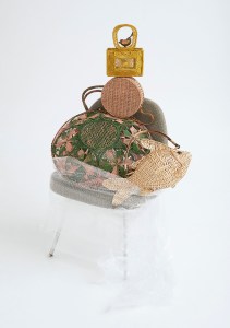 Silvia Tcherassi's hairpin and bags (yellow box bag and large green bag), Serpui's brown circle bag and SOY Diego y María Luisa's Fish bag.