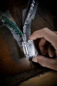 De Grisogono created a necklace with 5,949 brilliant-cut emeralds and weighing 38.84 carats to frame the diamond. 