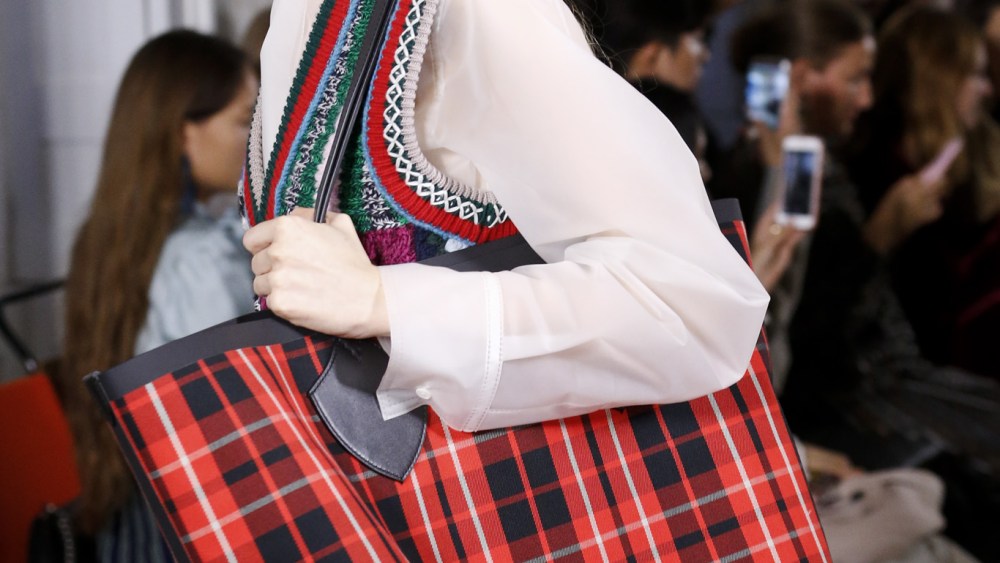 Details at Burberry RTW Spring 2018