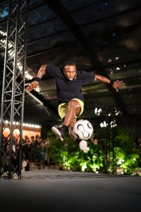 Guinean footballer Iya Traore showed off some impressive tricks with a soccer ball.