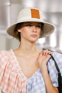 Details at Loewe RTW Spring 2018
