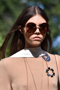 Details at Tory Burch RTW Spring 2018