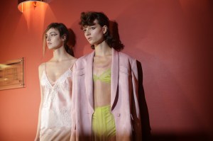 Backstage at John Galliano RTW Spring 2018