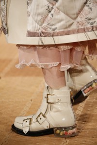 Details at Alexander McQueen RTW Spring 2018