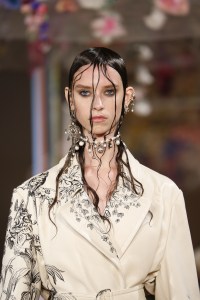 Details at Alexander McQueen RTW Spring 2018