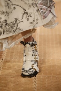Details at Alexander McQueen RTW Spring 2018