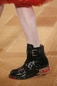 Details at Alexander McQueen RTW Spring 2018