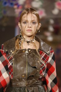 Details at Alexander McQueen RTW Spring 2018