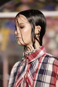 Details at Alexander McQueen RTW Spring 2018