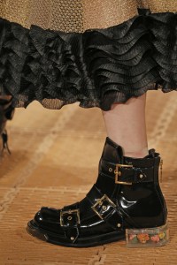 Details at Alexander McQueen RTW Spring 2018