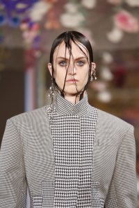 Details at Alexander McQueen RTW Spring 2018